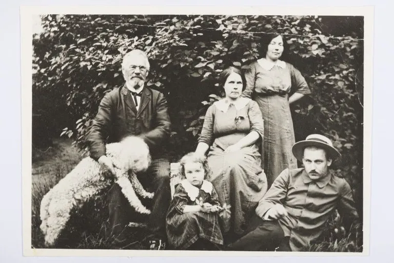 Joosep Saul, Ella Enno, Alma Saul, koer Muri, Liki Enno (Toona), Paul Enno, ERM Fk 2980:21, Eesti Rahva Muuseum