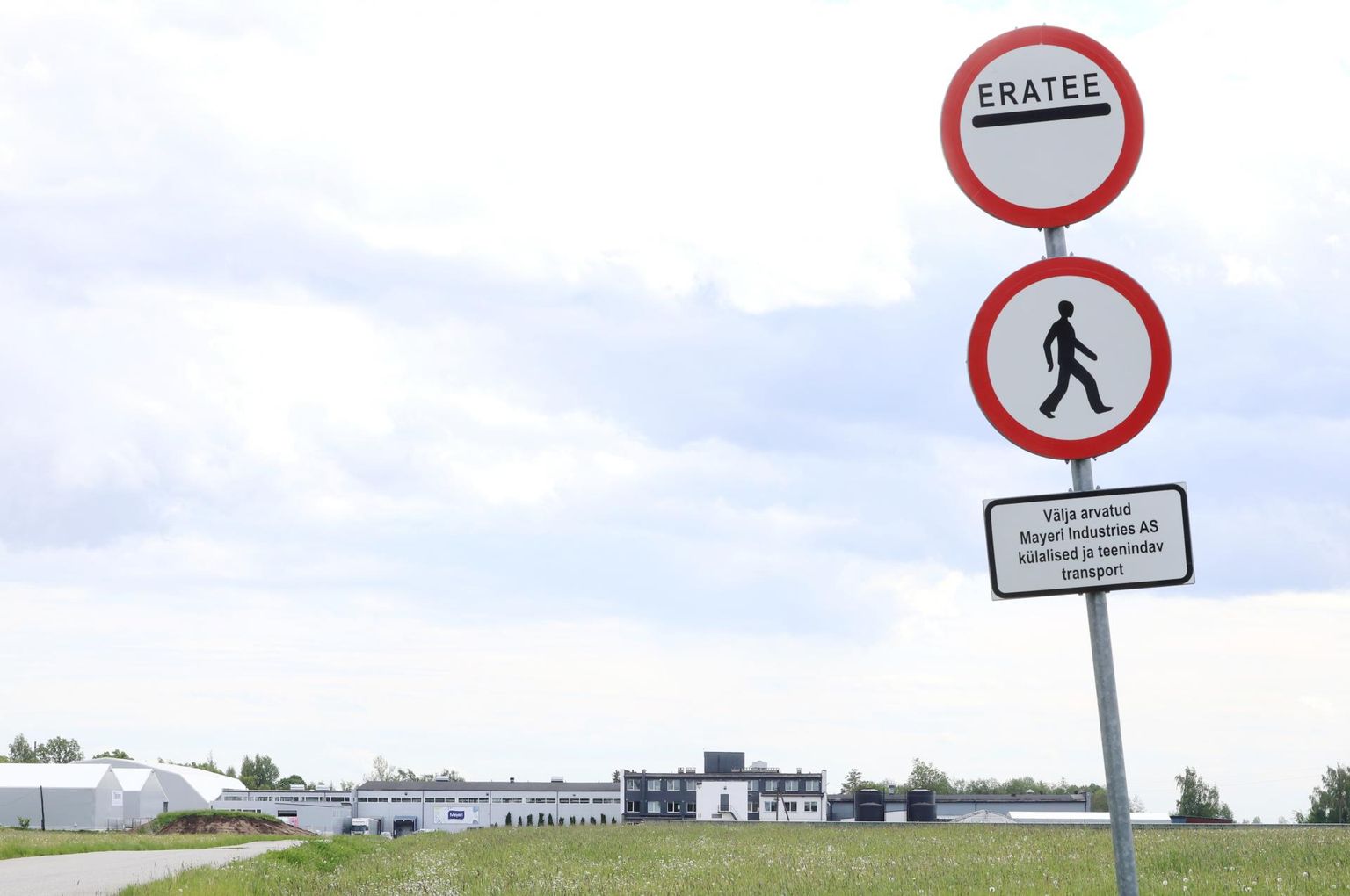 Mayerisse pole võõrad oodatud. Tehase juht selgitas, et reovesi viiakse tehasest ära tsisternautodega ning kõik on nõuetekohane.