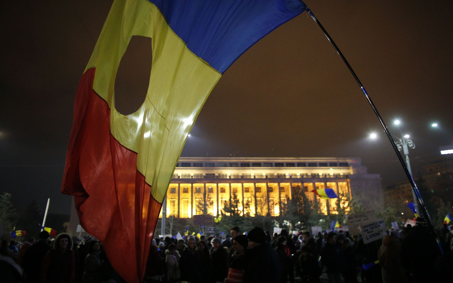 Rumeenia valitsus loobub vastuolulisest korruptsiooniseadusest.
