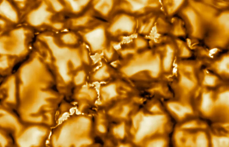 Daniel K. Inouye Solar Telescope (DKIST) tehtud foto Päikese pinnast