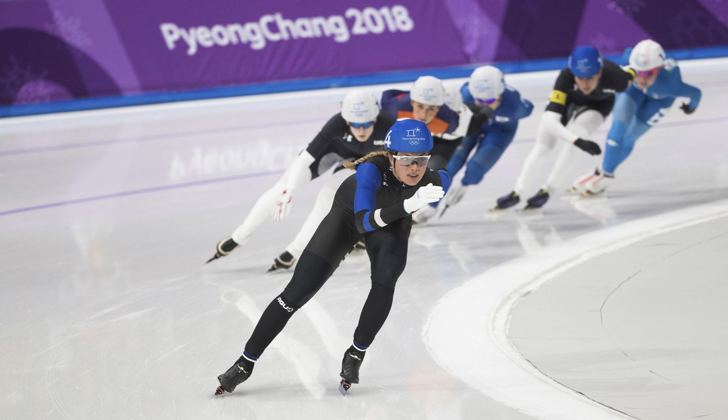 Eesti olümpiakoondise liikmetest saavutas Lõuna-Koreas toimunud taliolümpial parima tulemuse neljandaks tulnud kiiruisutaja Saskia Alusalu (ees).