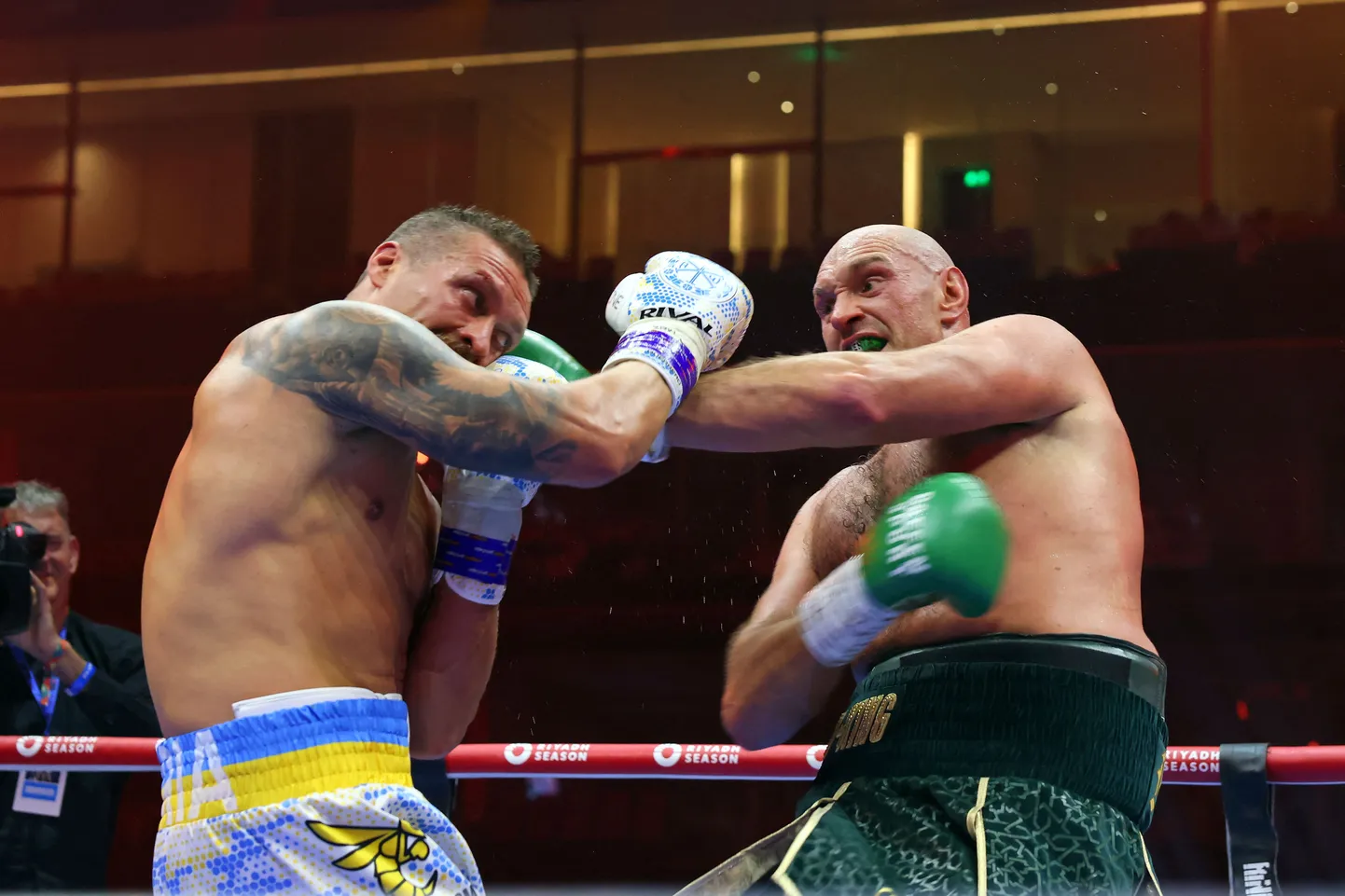 Oleksandr Ussõk (vasakul) ja Tyson Fury.