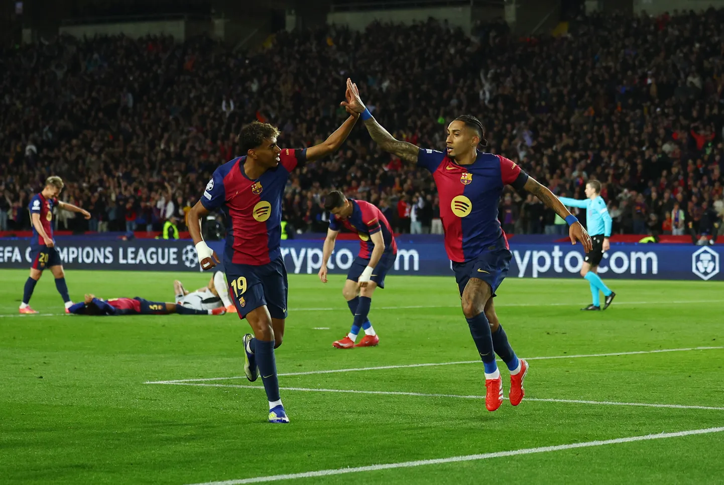 "Barcelona" futbolisti Lamins Jamals un Rafinja