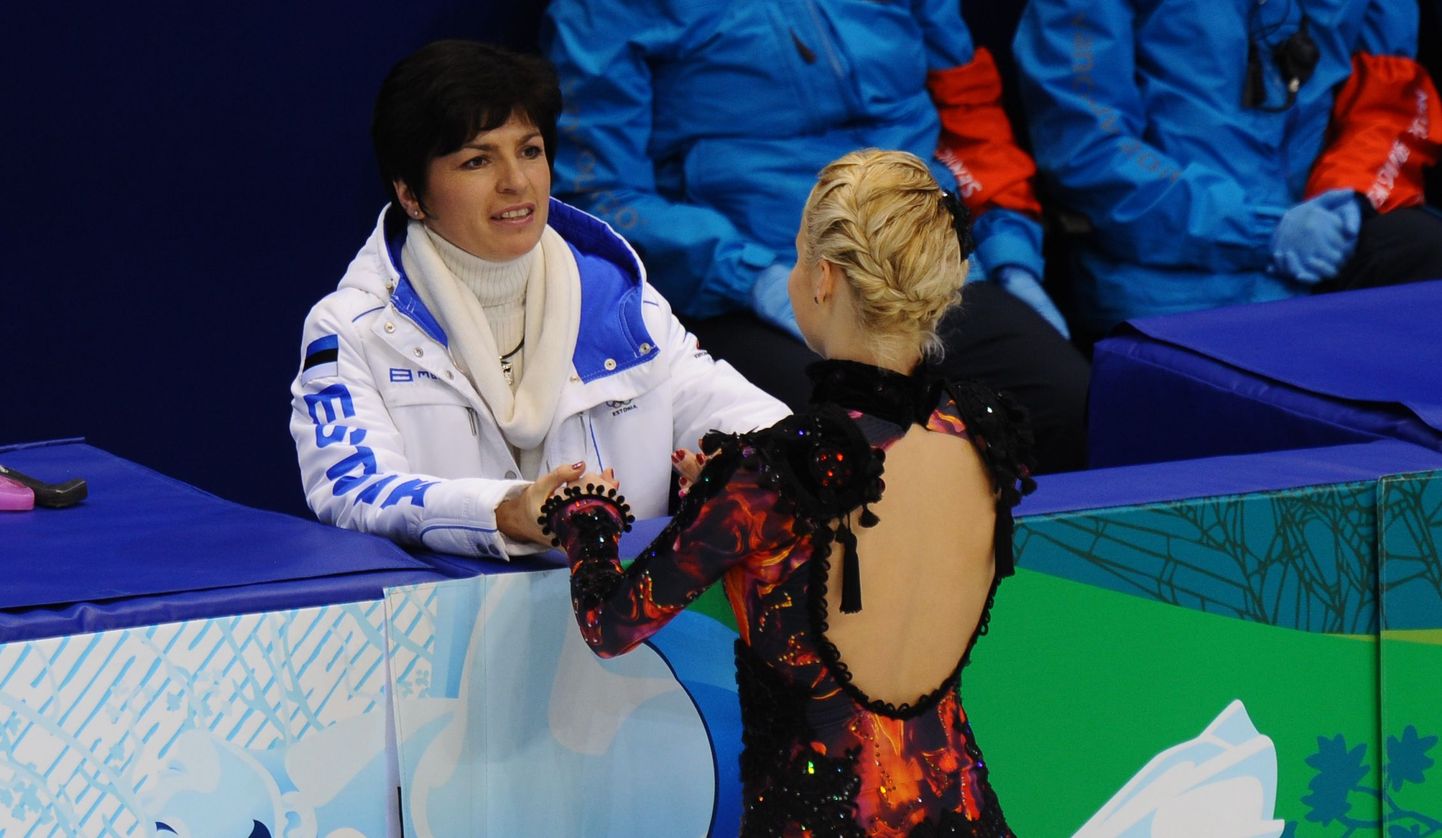 Treener Anna Levandi ja Jelena Glebova.