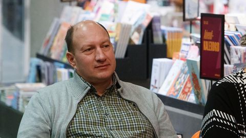 Ebaseaduslikud aardekütid, katkised kõrvaklapid ja väidetav rusikalöök: Virumaa poliitikut süüdistatakse röövimises