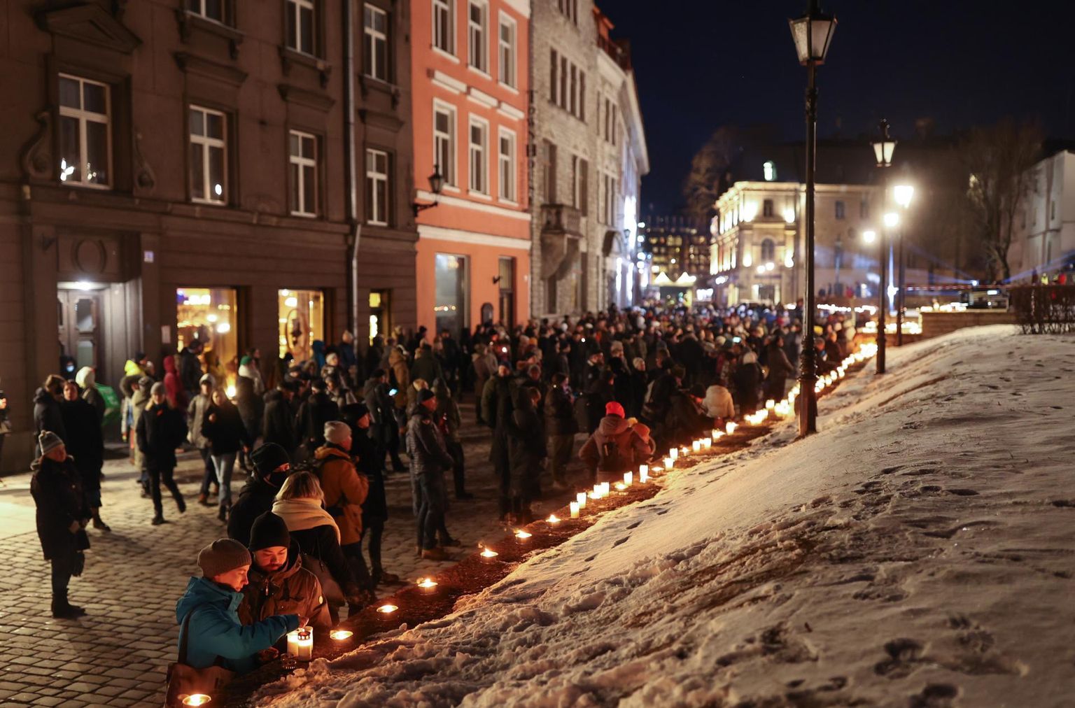 Tallinnas mälestati märtsipommitamise ja Ukraina sõja ohvreid. 