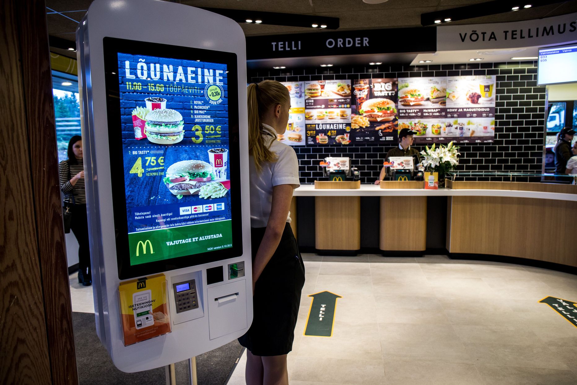 McDonald'si väitel iseteeninduskioskid kassapidajate palka ei mõjuta.