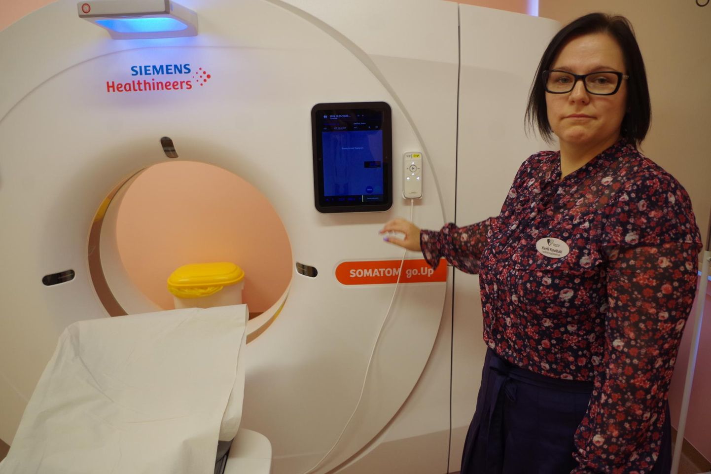 Lõuna-Eesti haigla uus kompuutertomograaf võimaldab teha patsiendist vajalikud pildid kuni veerand minutiga, ütleb radioloogiatehnik Kerli Koobak.