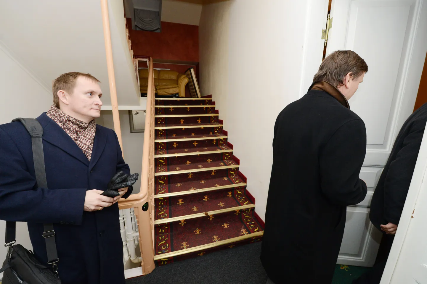 Rain Rosimannus sisenemas teisipäeva õhtul Reformierakonna juhtide arutelule hiljuti parteid tabanud skandaalide asjus.
