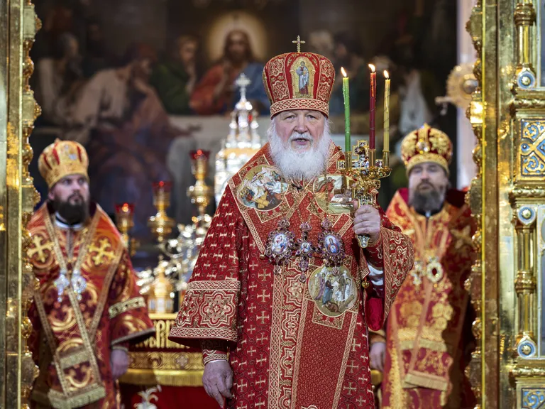Патриарх Кирилл во время пасхальной службы.