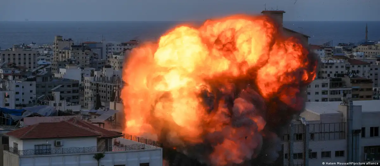 Взрыв после ответных ударов Израиля по сектору Газа