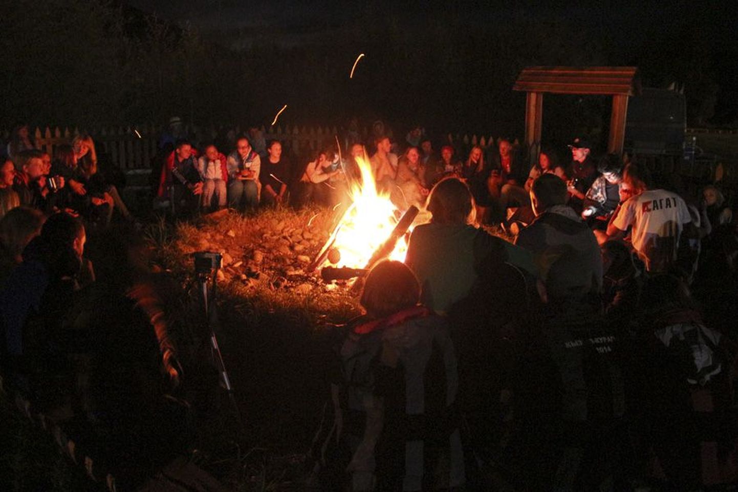 Lõkkeõhtutel kõlasid lisaks vene klassikute luuletustele eesti rahvalaulud. Lõkke ääres võis aimata vene hinge.