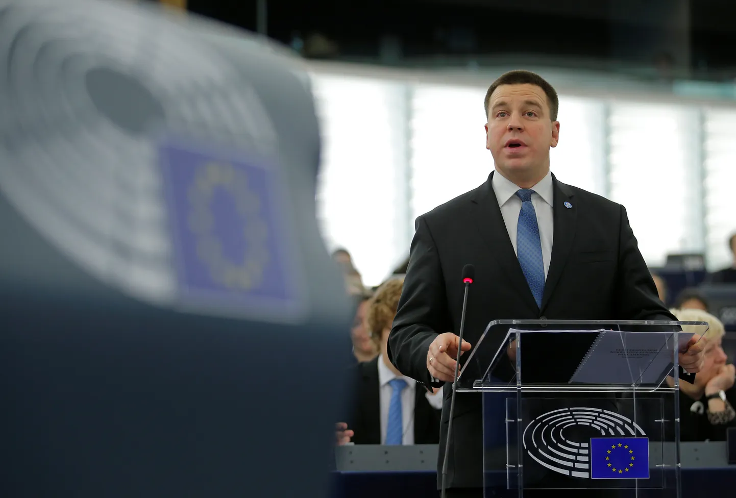 Jüri Ratas europarlamendis kõnet pidamas.