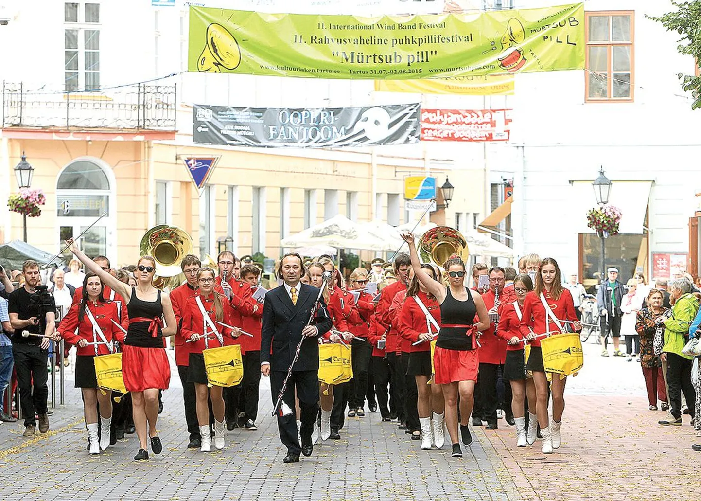 Mullu mürtsusid pillid Tartu kesklinnas uhkelt ja Margus Kasemaa võis oma orkestri eesotsas rongkäigus sammuda. Tartu tänavusi suurüritusi tutvustava brošüüri ühe lehekülje alaservale on trükitud, et «Mürtsub pill» täidab Tartu taas puhkpillimuusikaga. Ülaservas on aga kirjas, et seesama festival jääb ära.
