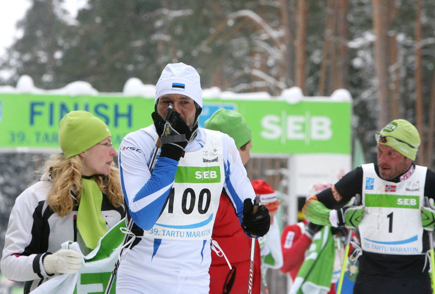 Andrus Veerpalu Tartu maratonil esikolmiku heitlusesse sekkuda ei suutnud, kuid jäi sellegipoolest võistlusega rahule. Esikoha sai teist aastat järjest norralane Anders Aukland (paremal).