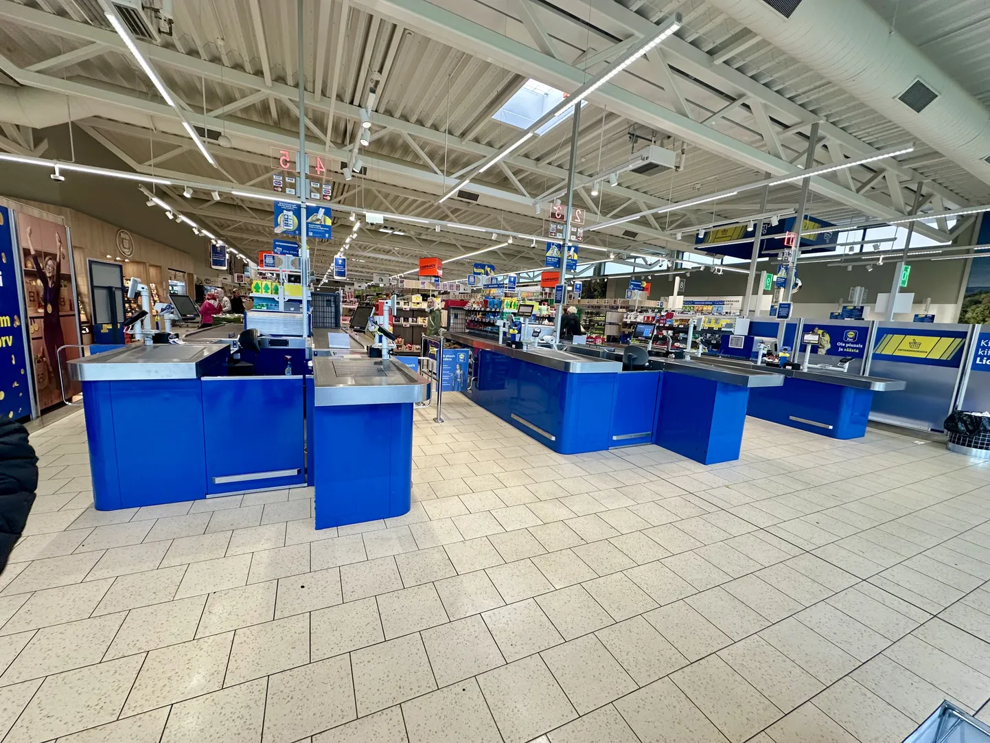 Магазин Lidl на улице Раадику в Таллинне.