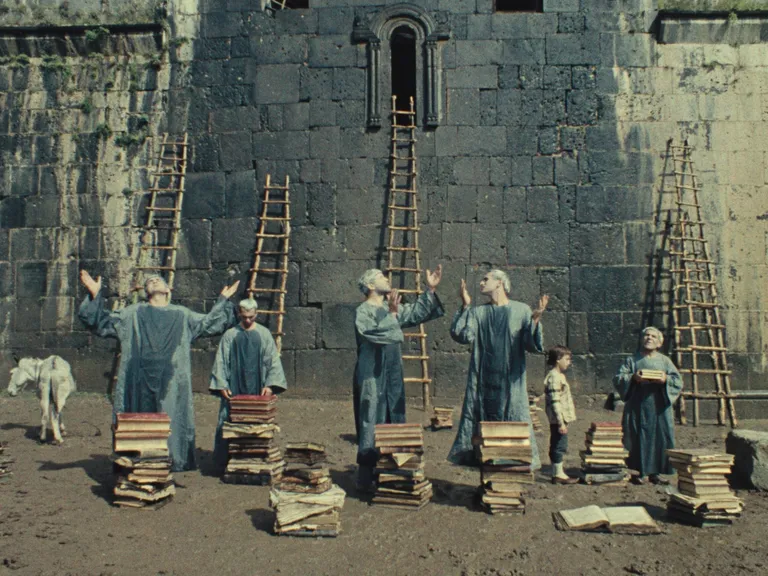 Kadrs no filmas “Granāta krāsa” (1969).