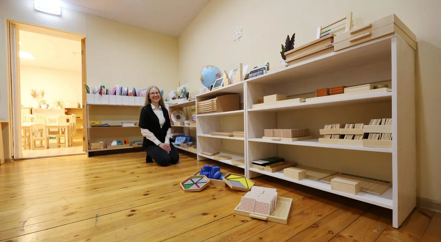 Montessori kogukonna eestvedaja Helis Luik-Lindsaar näitas, kuidas Koidu keskusse loodud töökeskkonnas on igal lapsel voli võtta just need õppevahendid, mille vastu ta huvi tunneb.