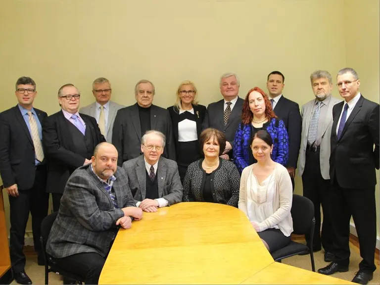 Kadri Simson koos oma toetajatega fraktsioonist. Foto: