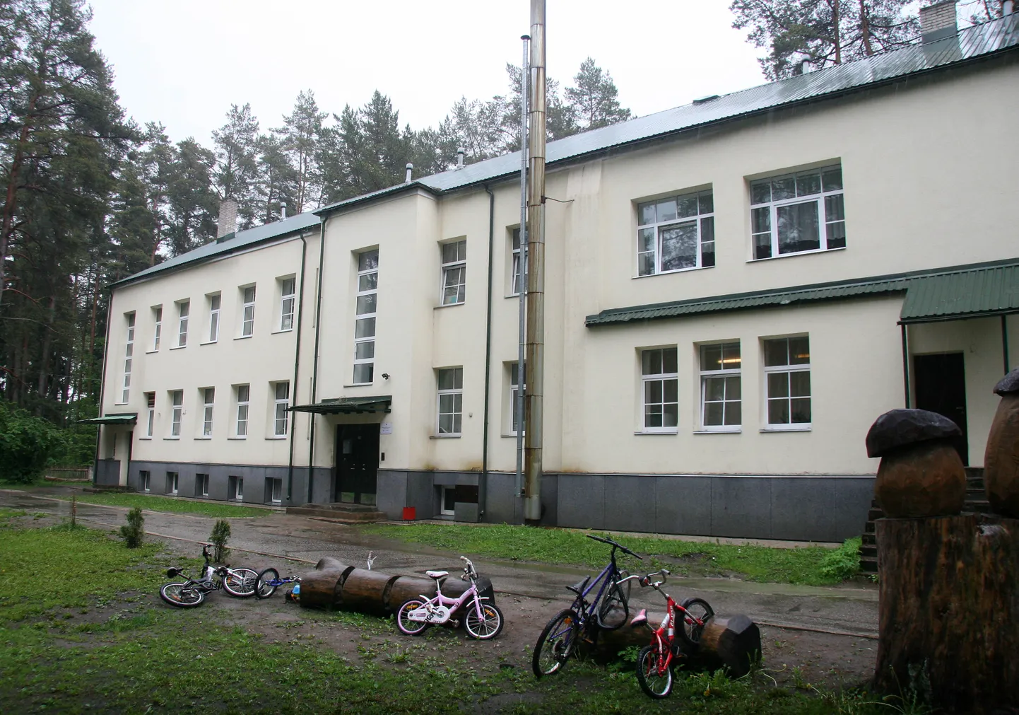 Maja, kus enne lastekodu tegutses aastakümneid lasteaed, peavad Kohtla-Nõmme endised ja praegused elanikud asula oluliseks väärtuseks, mida tuleks hoida.