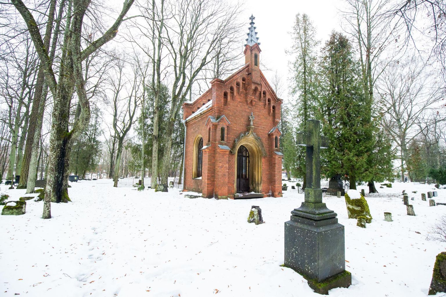 Professor Adalbert Stromberg on maetud Tartu Vana-Jaani surnuaiale kabeli lähistele Seidlitzite pärushauda, mille kivi on säilinud. Strombergi hauatähist pole alles.