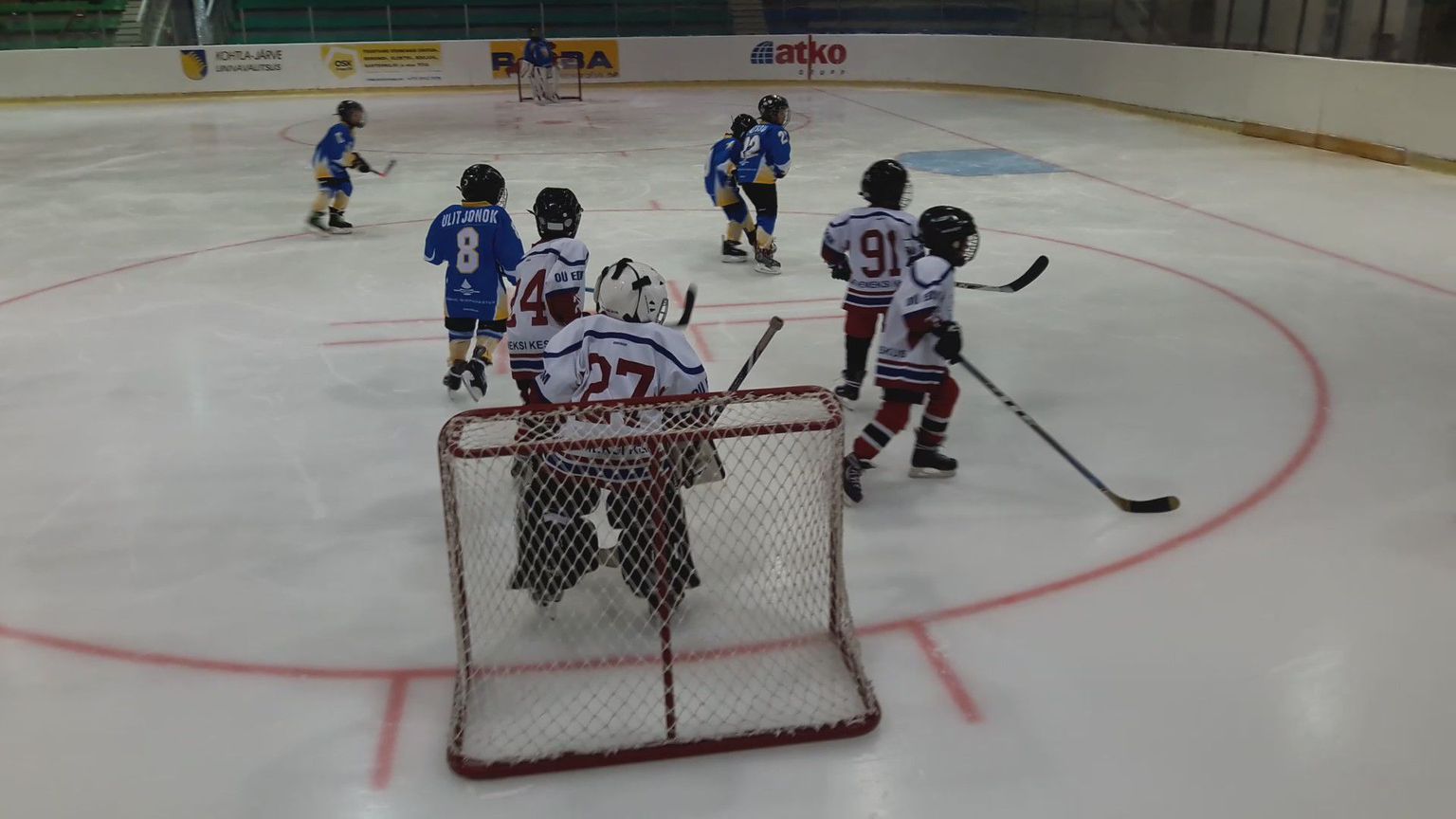 После замены холодильной установки в Кохтла-Ярвеском ледовом холле можно снова играть в хоккей и кататься на коньках.