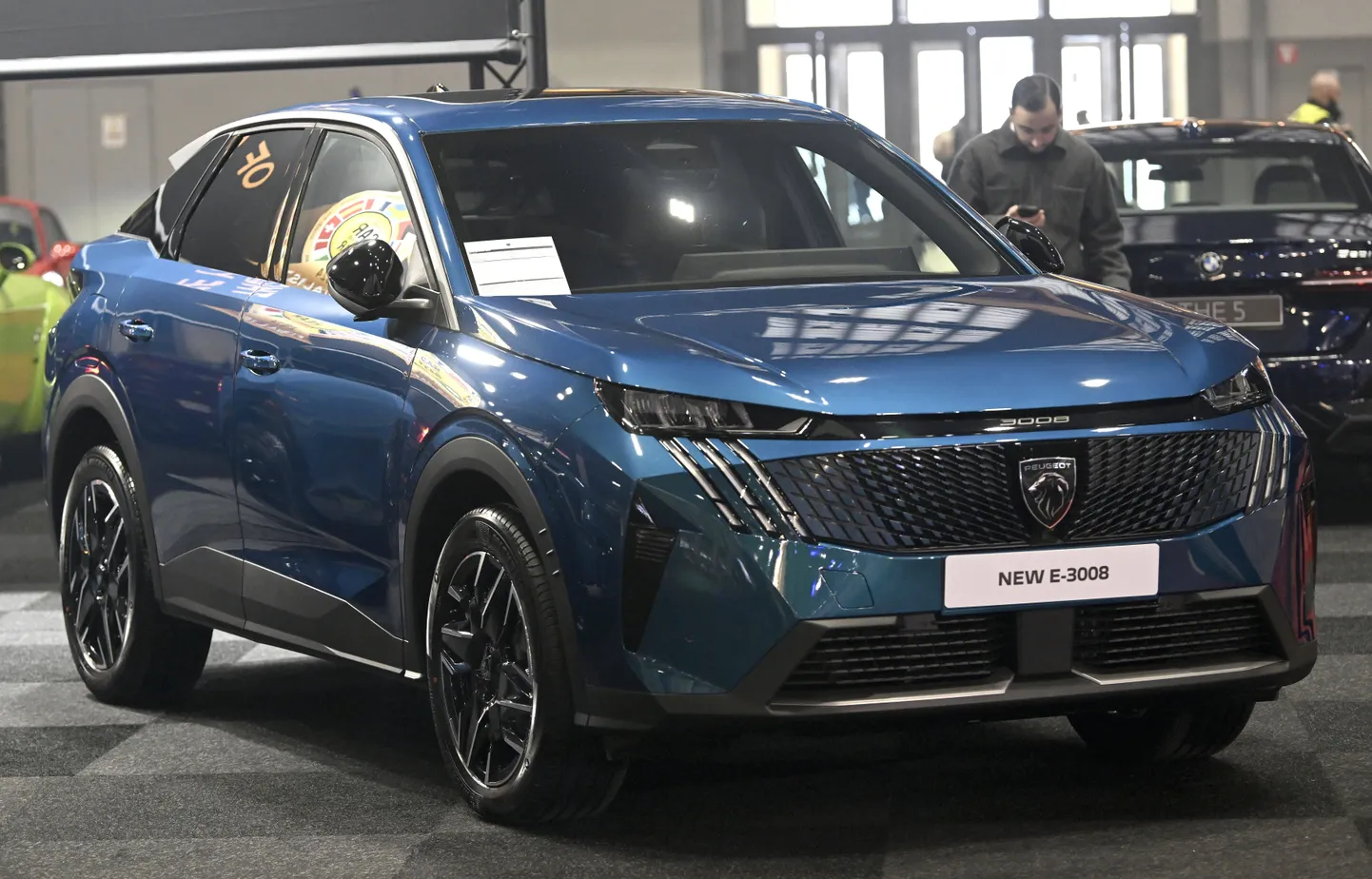 Peugeot uus elektriauto e-3008.