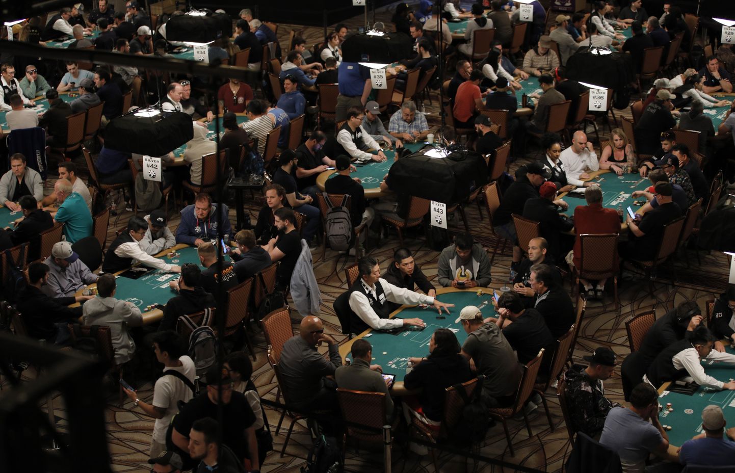 Inimesed mängimas No-Limit Texas Hold'emit 24. juunil Las Vegases ühel pokkeriturniiril.