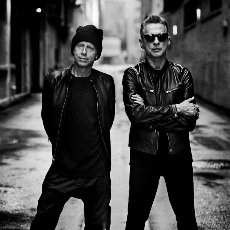 Промо фотография Антона Корбейна к новому мировому туру группы Depeche Mode, которая впервые за 43 года стала дуэтом. В 2022 года внезапно скончался один из создателей группы Эндрю Флетчер. 