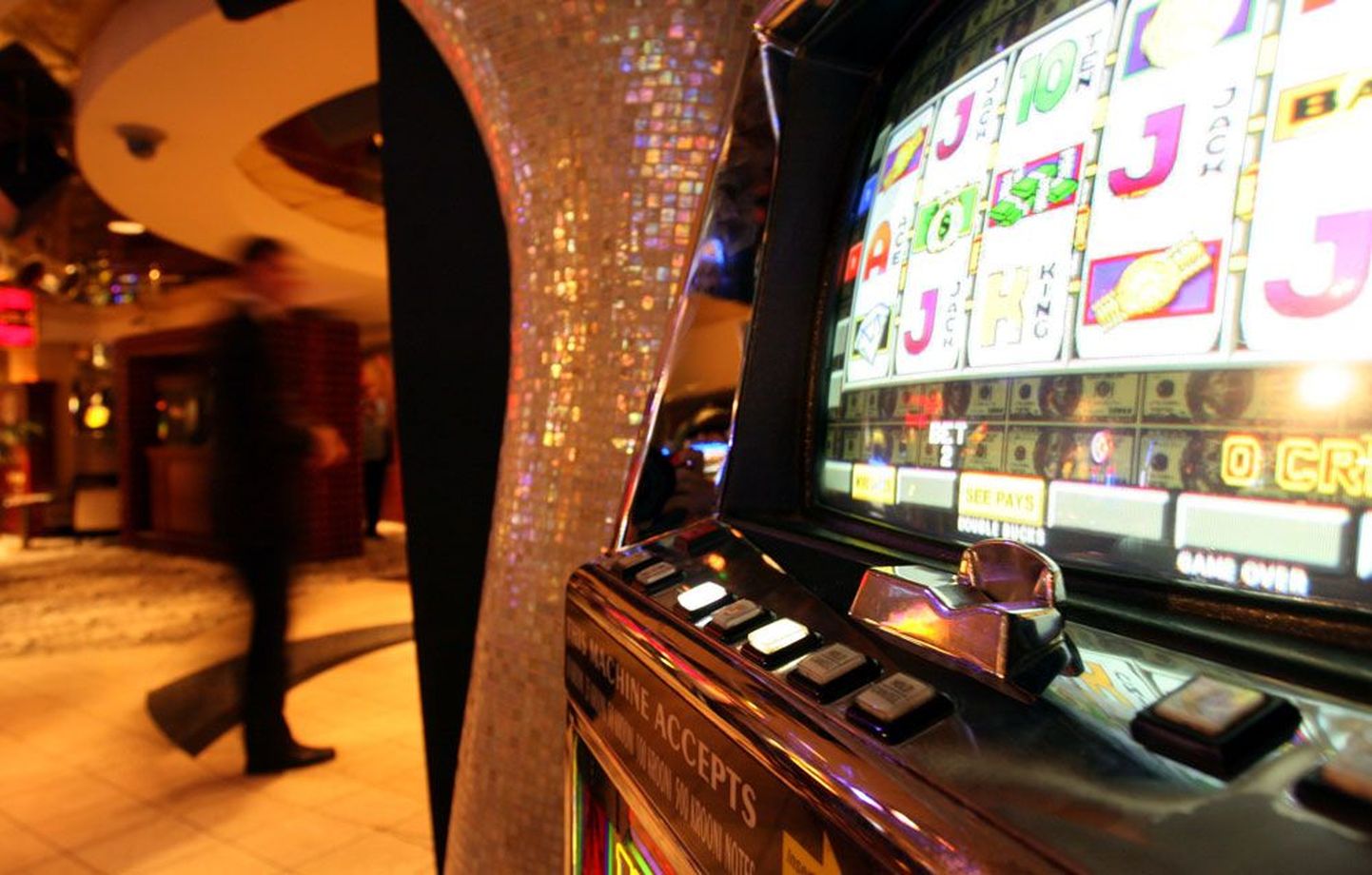 Münte neelav ja mõnikord ka sülgav «ühekäeline bandiit» on kasiinode üks pikema ajalooga mänguautomaate.