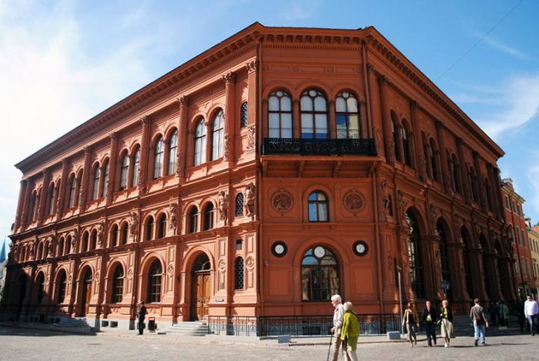 Mākslas muzeja "Rīgas birža" fasāde. 2012.