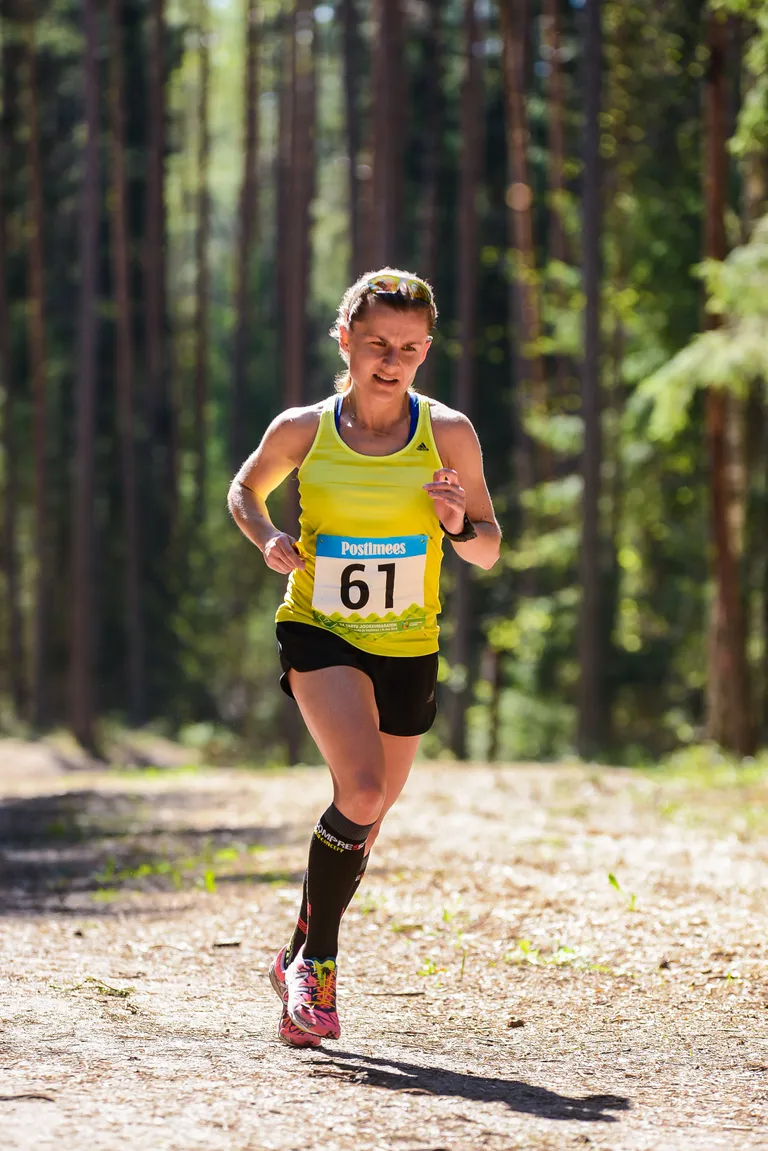 Viljandis Hawaii Expressi spordikaupluse juhatajana töötav Sille Puhu mullu kevadel Tartu jooksumaratonil.