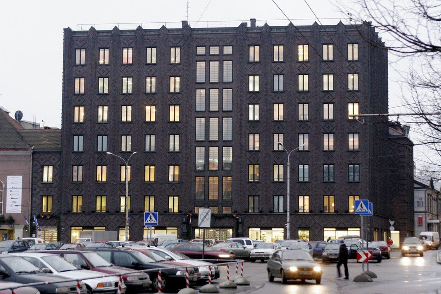 Нынешнее здание Таллиннской горуправы на площади Вабадузе.