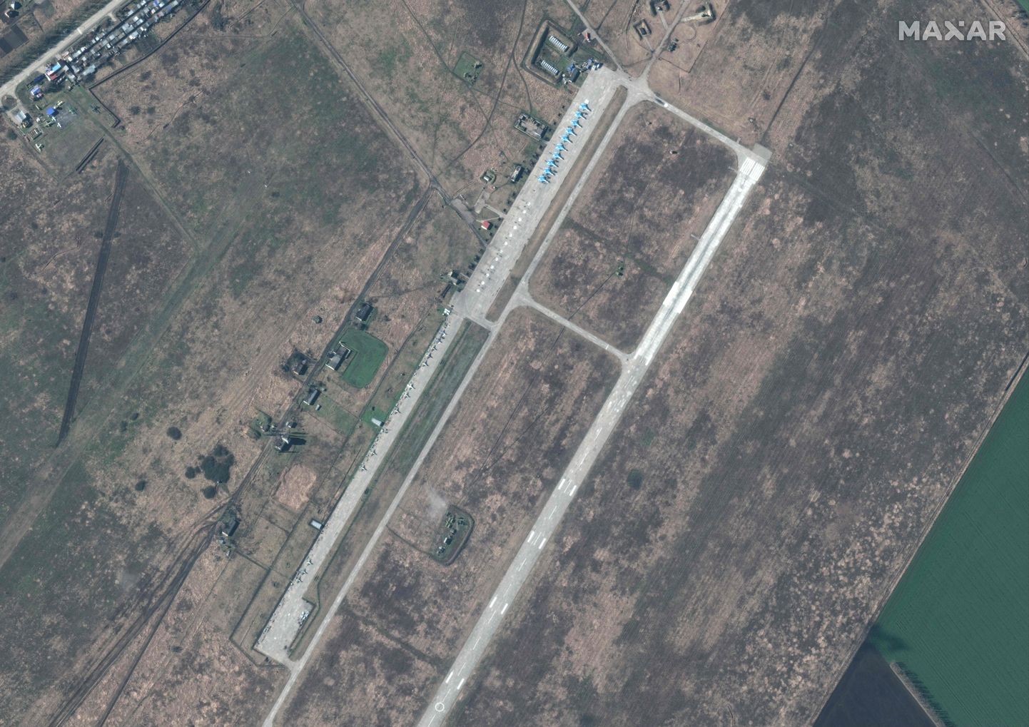 USA ettevõtte Maxar Technologies sateliidifoto Venemaa lennukitest Krasnodari krais Primorsko Ahtarski õhujõudude baasis. Foto on tehtud vahetult enne Venemaa vallutussõja algust Ukrainas