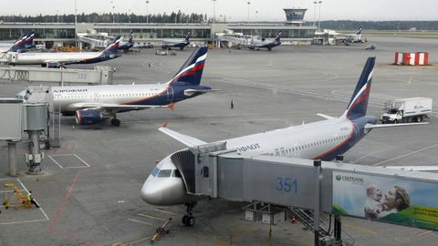Hakeri uzlauzuši Krievijas lidsabiedrības "Aeroflot" sistēmas; atcelti desmitiem reisu