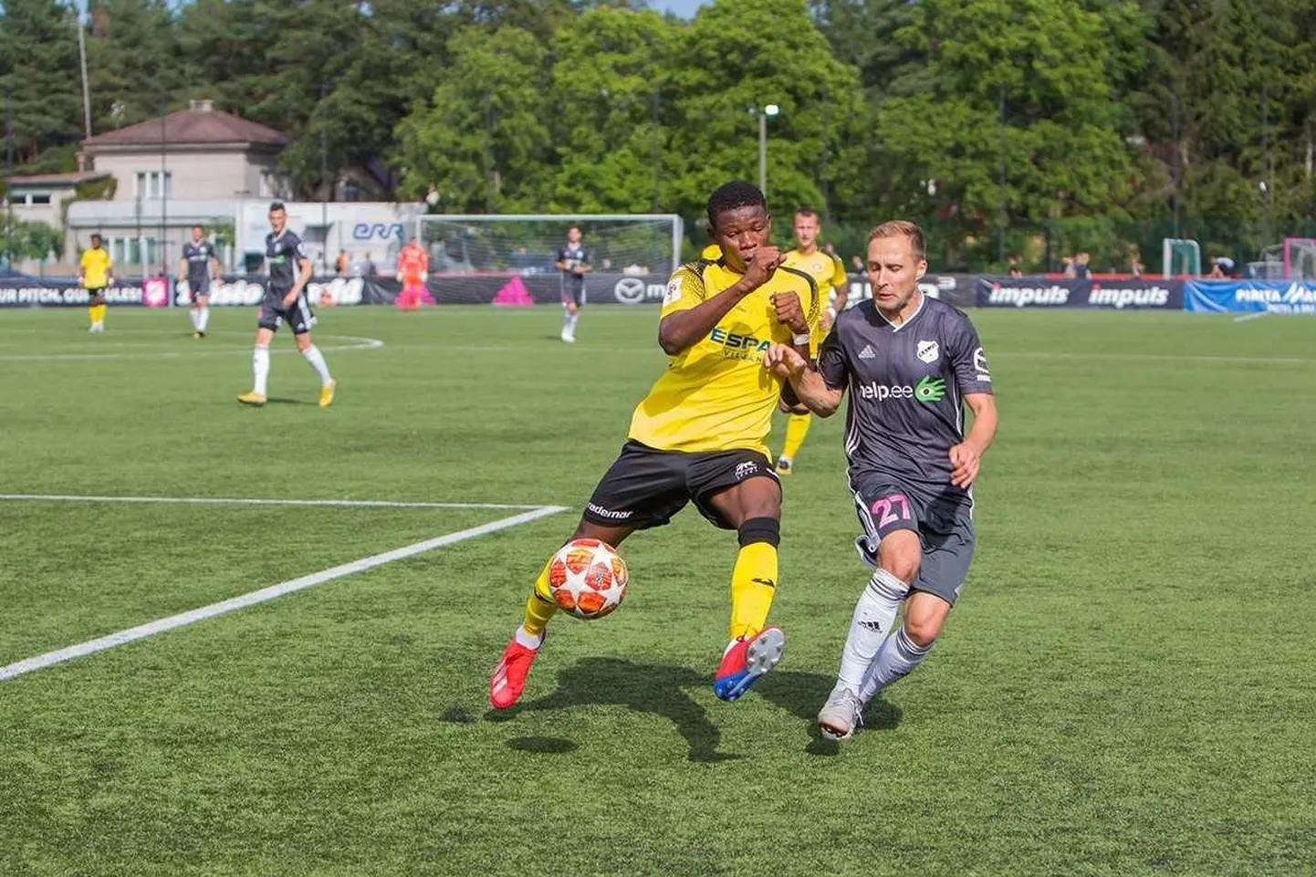 Suvel Viljandi Tulevikuga liitunud Nigeeria keskkaitsja Babatunde Ridwan on näidanud viimastes kõrgliigakohtumistes suurepärast minekut.