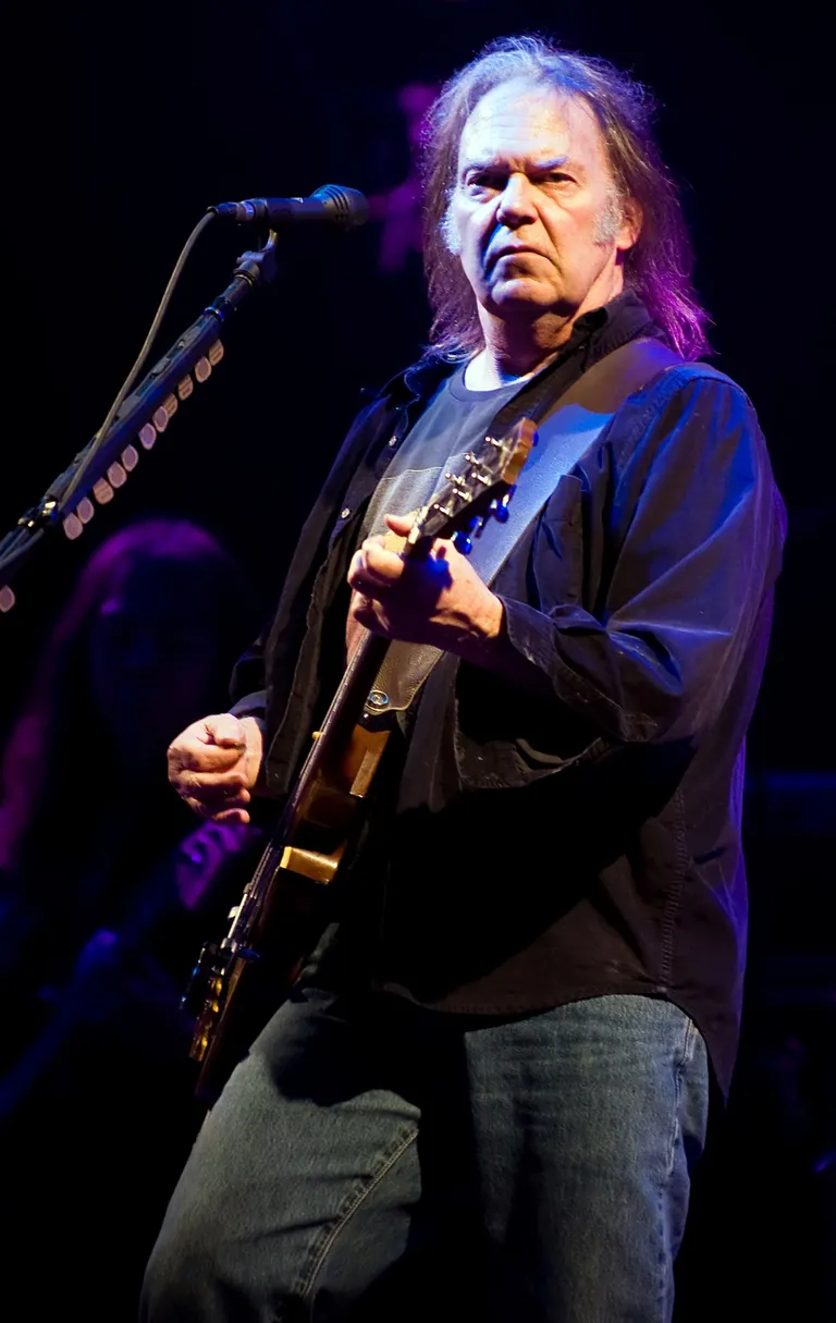 Neil Young esinemas Glastonbury festivalil 2009. aastal.