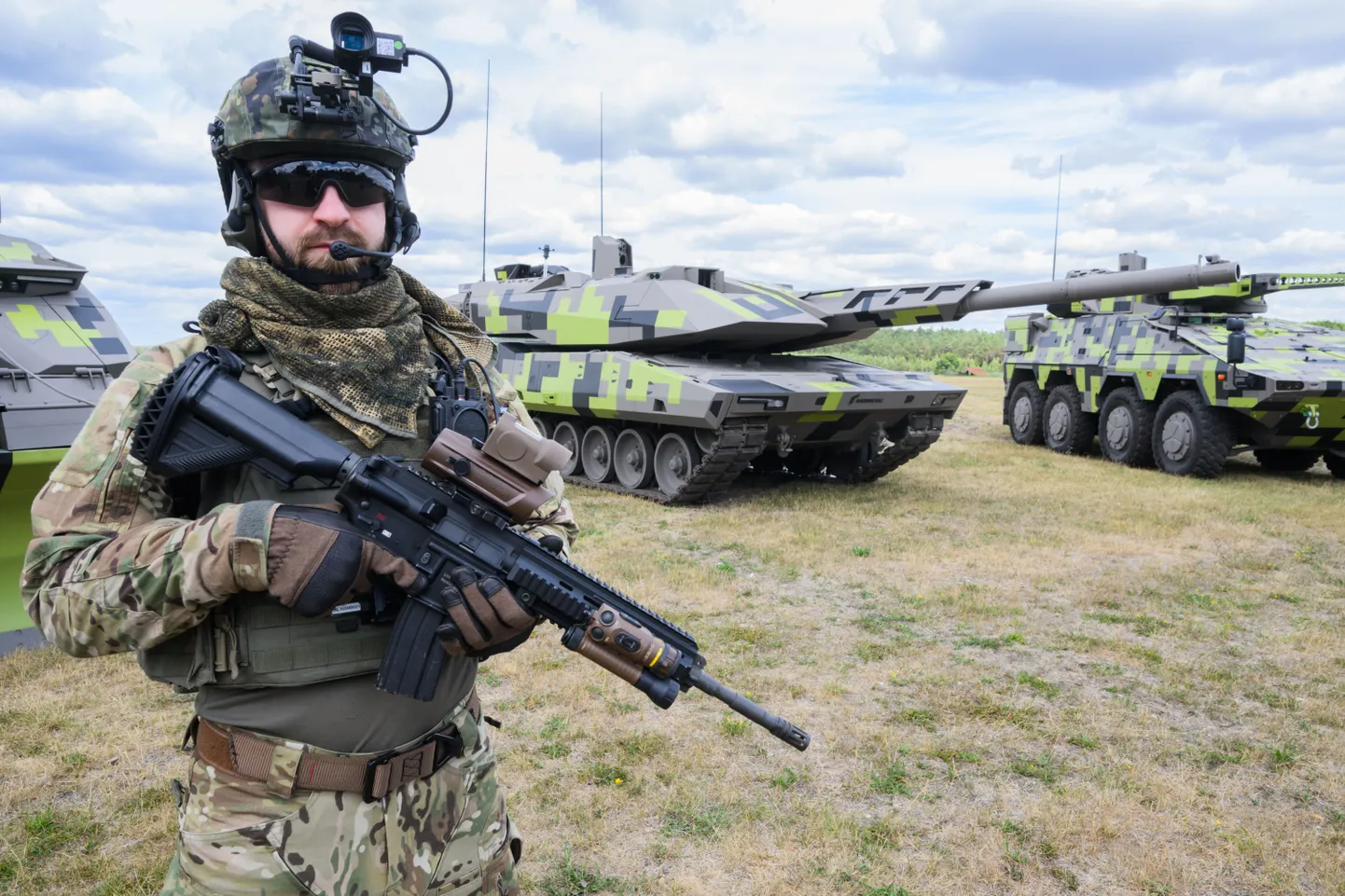 Kaujas tanks “Panther KF51” bruņojuma izstādē Lejassaksijā