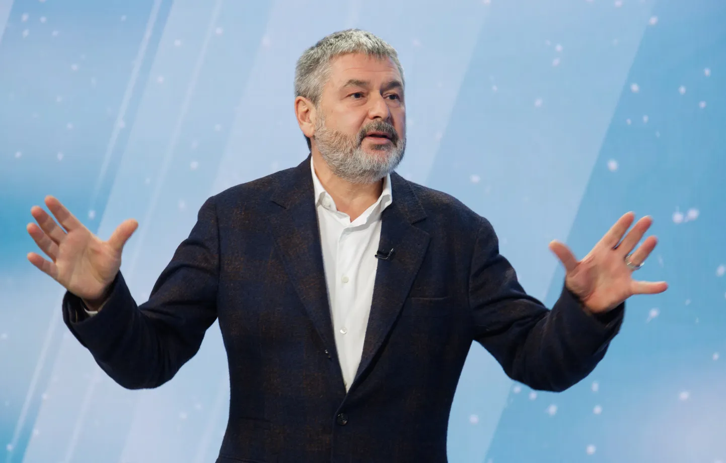 Otse Postimehest stuudios ettevõtja Oleg Ossinovski. Saatejuht Jelena Poverina.