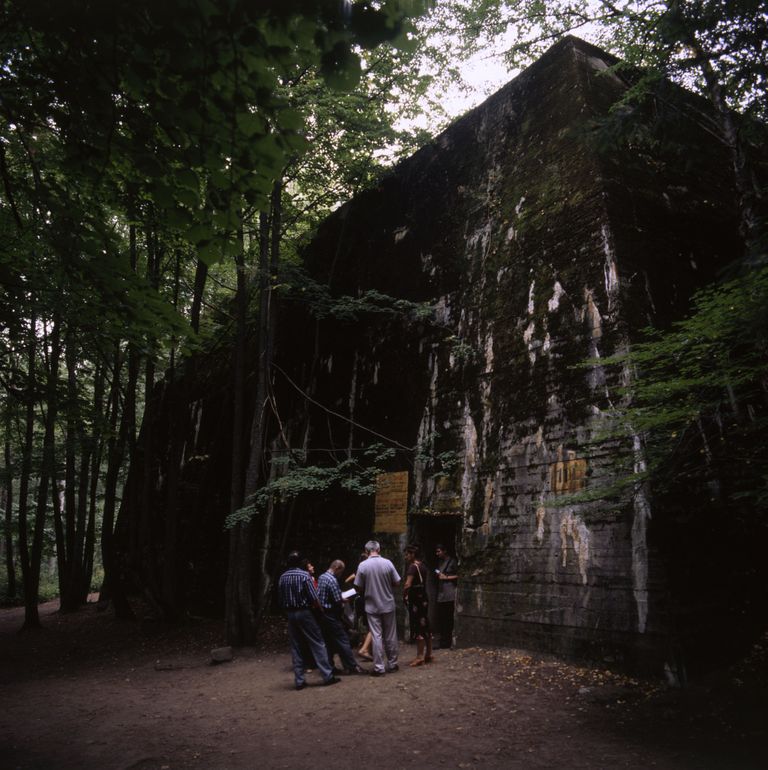 Adolf Hitleri idarinde peakorteri Hundipesa (Wolfsschanze) jäänused Poolasse Kętrzynis. See on populaarne turismipaik