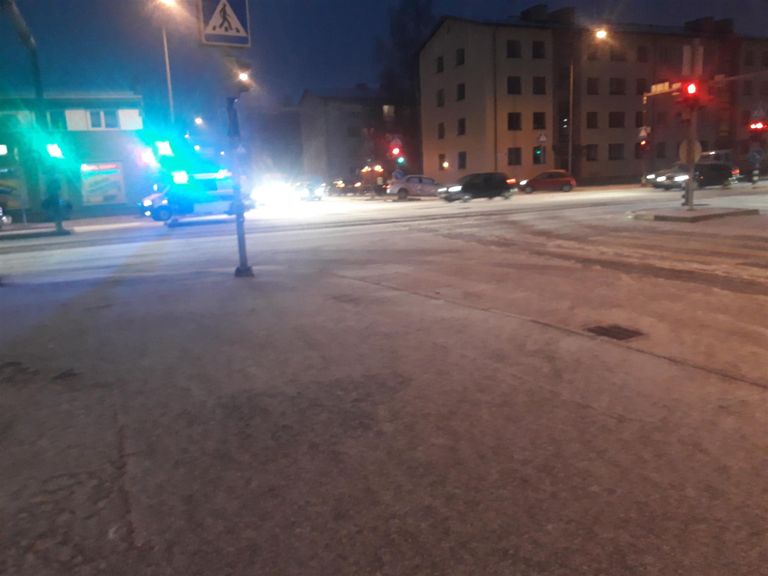 Pärnus Tallinna maantee ja Jannseni tänava ristmikul põrkas esmaspäeva hommikul kokku kaks sõiduautot.