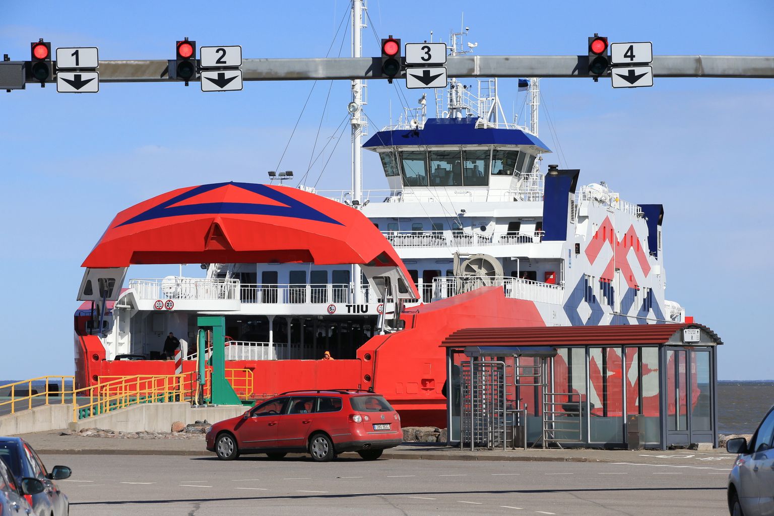 Parvlaev Tiiu Heltermaa sadamas.