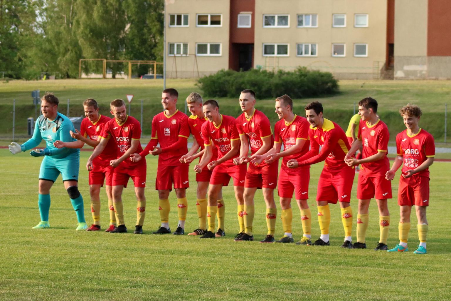 «Beebi kiigutamiseks» oli Võru Heliose meestel põhjust topelt: kui mängupäeval sai tütre isaks Eduard Desjatski, siis nädal varem meeskonna eelmine kapten Reijo Künnapuu.