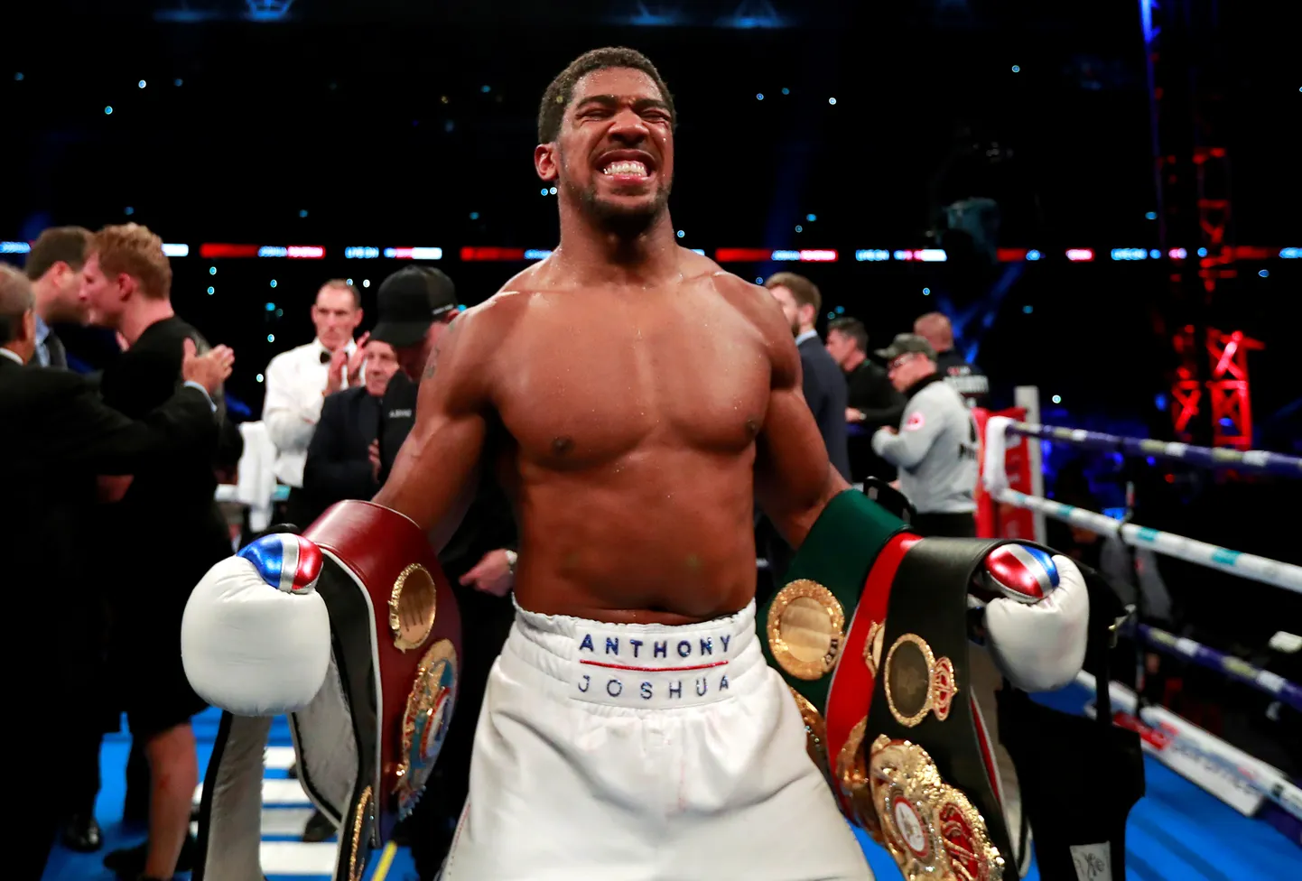 Raskekaalu maailmameistrivööd kuuluvad jätkuvalt Anthony Joshuale.