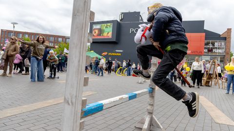 GALERII ⟩ Pered tähistasid lastekaitsepäeva töötubade, kepphobuvõistluse ja kriisivalmiduse harjutamisega