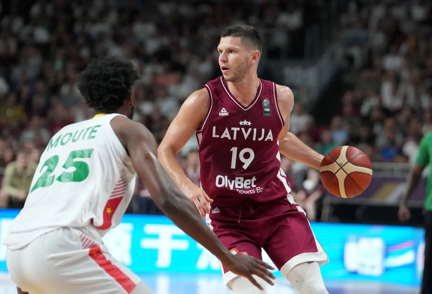 Latvijas basketbola izlases spēlētājs Rihards Lomažs