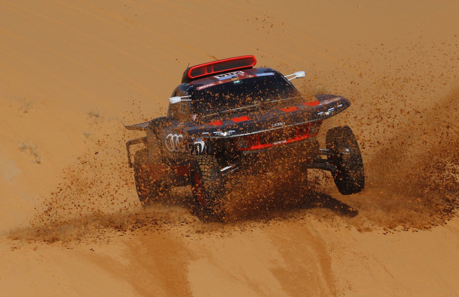 Stefans Peteransels piedalās rallijreidā "Dakara"