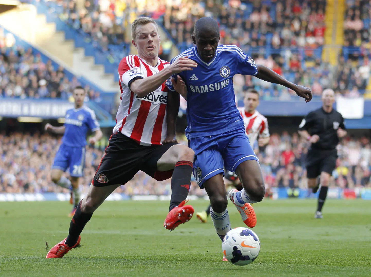 Ramires (paremal).