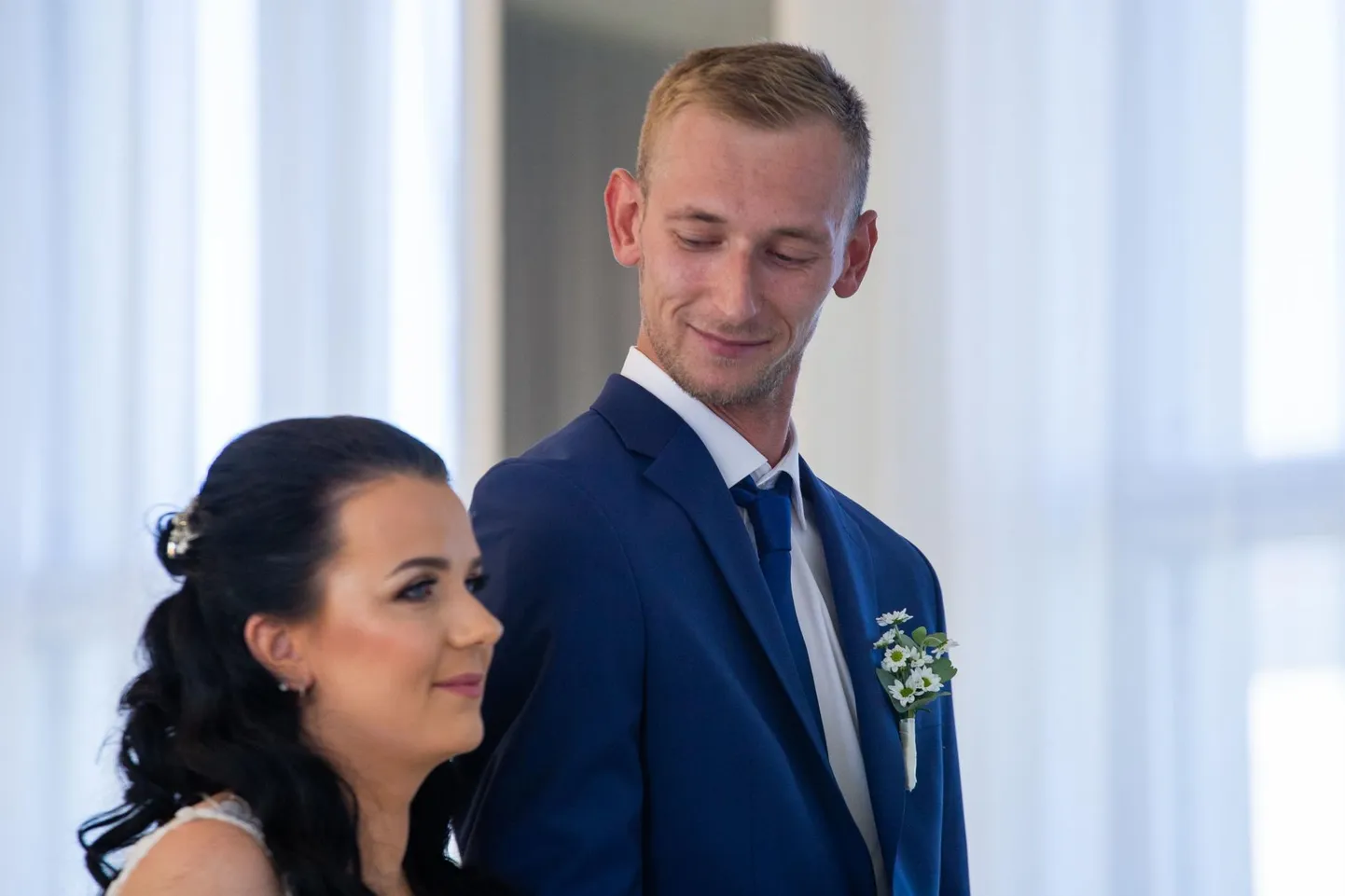 Maagilise kuupäeva kütkes: Rakvere linnavalitsuses kuulutati maagilisel 17.07.2020 naiseks ja meheks 11 paari. Nende seas oli Kristi ja Sven Kaljuvee.