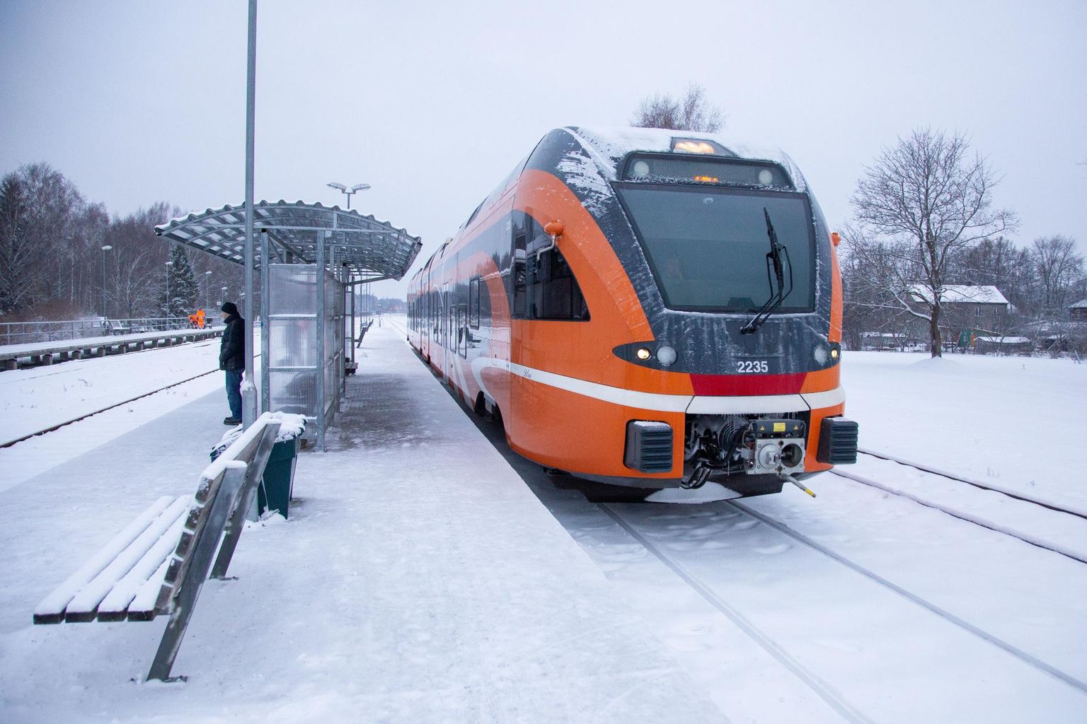 Ekspressrong sõidab Rakverest Tallinna ühe tunni ja viie minutiga ning Narva ühe tunni ja nelja minutiga.